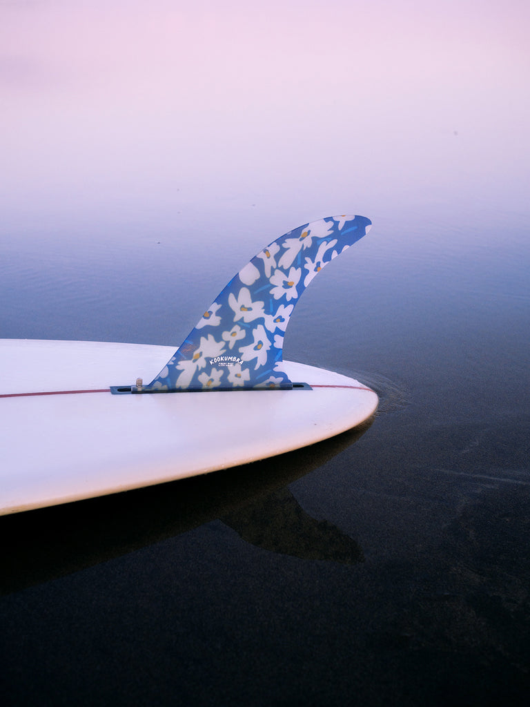 All round Fin 9.5 - Blue daisy – Kookumbra